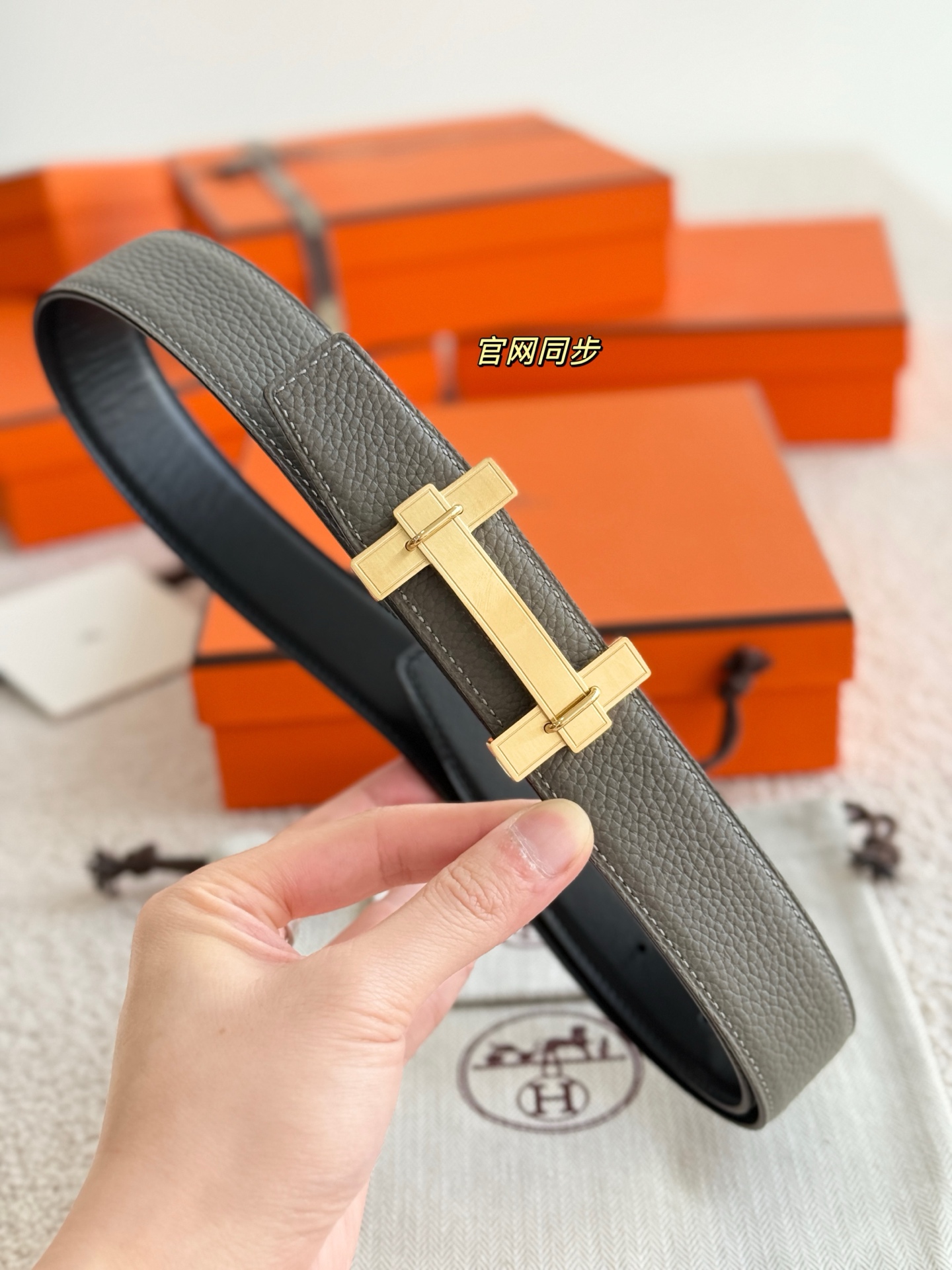 ❤️款 H JUMPING 精品五金 搭配进口togo皮 宽度32MM 以其精湛工艺高品质材料和经典设计备受推崇 是男士腰带顶级选择 简约大气 适合商务和休闲场合 产品手感细腻 不仅是实用配饰 更是身份与品味的象征 ❤️ P170