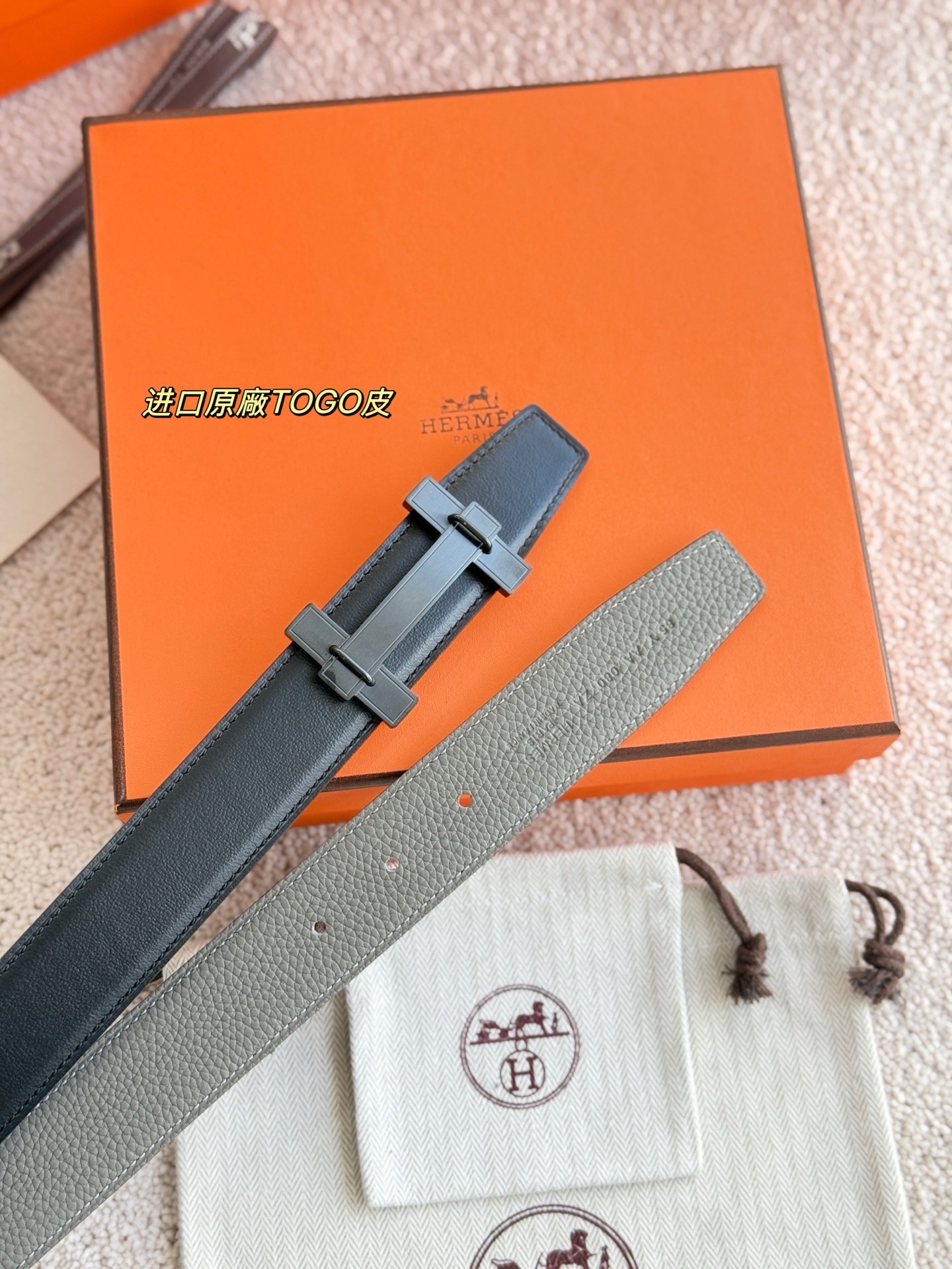 ❤️款 H JUMPING 精品五金 搭配进口togo皮 宽度32MM 以其精湛工艺高品质材料和经典设计备受推崇 是男士腰带顶级选择 简约大气 适合商务和休闲场合 产品手感细腻 不仅是实用配饰 更是身份与品味的象征 ❤️ P170