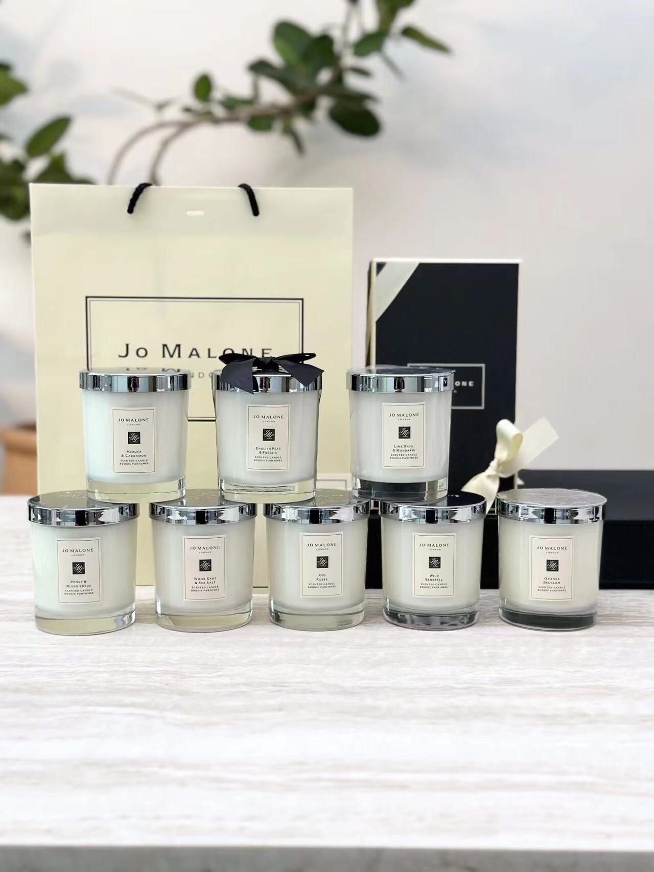 70! Vela aromática de Jo Malone 200g! Aromas: clásico frasco transparente pera inglesa, lima y albahaca, sal marina, ca…