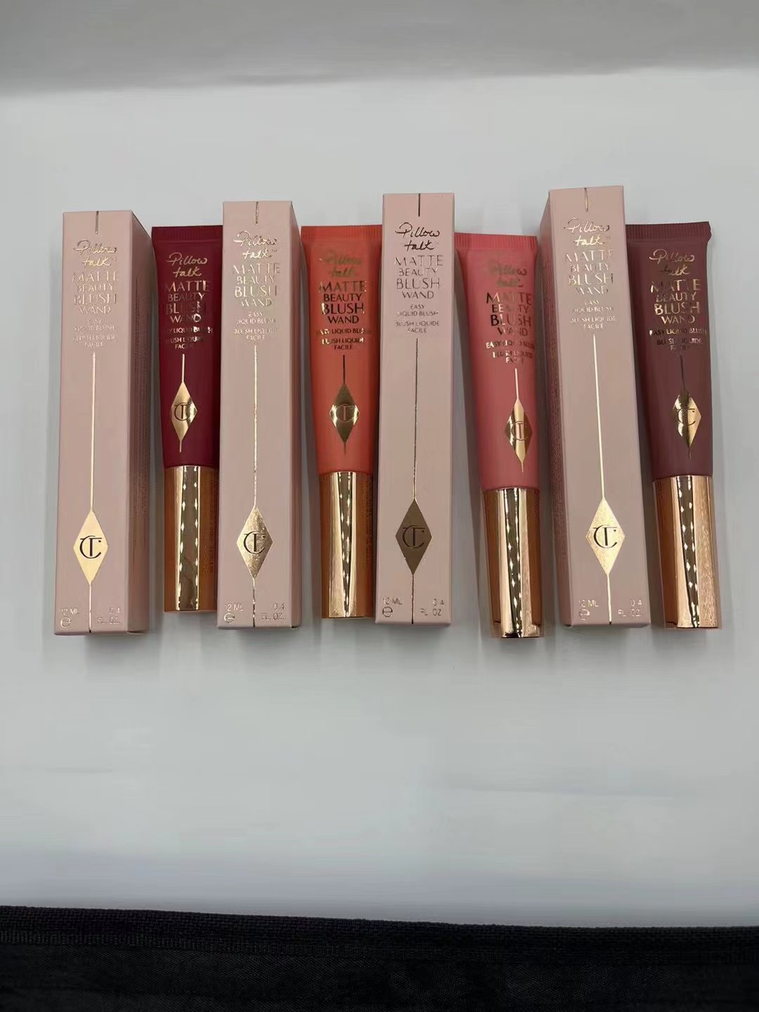 ✨55包
CT液体腮红笔！色号：pink pop#，pillow talk#，peach pop#，dream pop#。