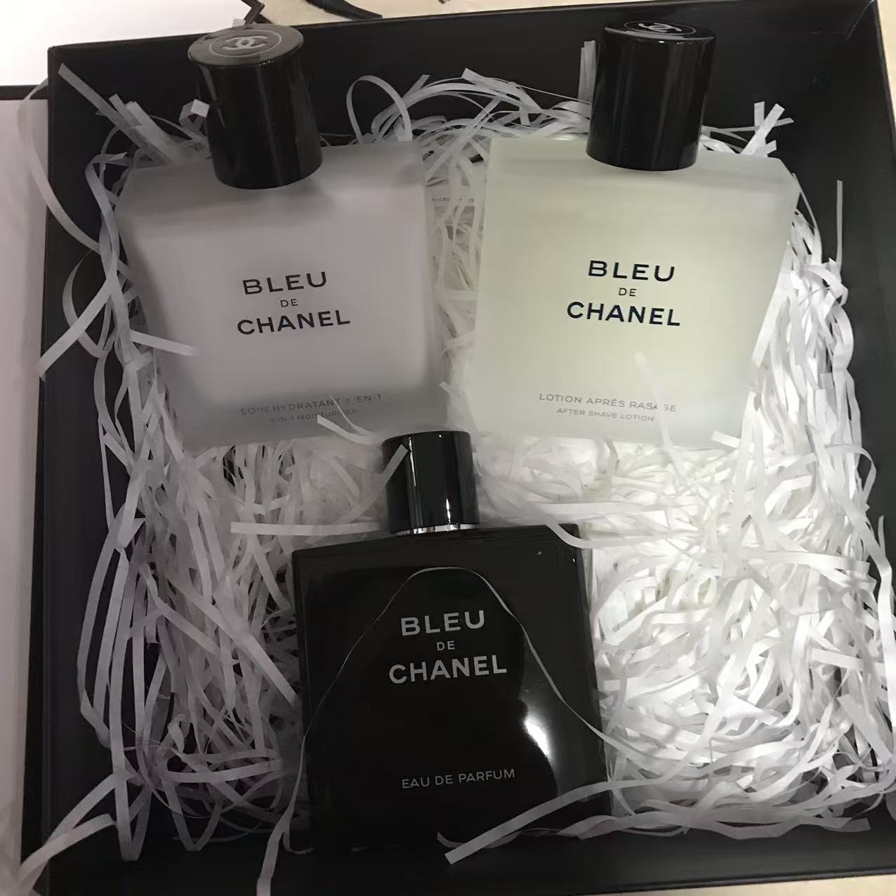 NO:810647,Chanel Azure Men's Exquisite Three-piece Suit!  Contains 100ml of azure men's water + 90ml of azure men's milk + 100ml of azure men's perfume., skin care products, chanel19860909香奈儿蔚蓝男士精致三件套！内含蔚蓝男士水100ml+蔚蓝男士乳90ml+蔚蓝男士香水浓香100ml.,护肤品,chanel,accessory