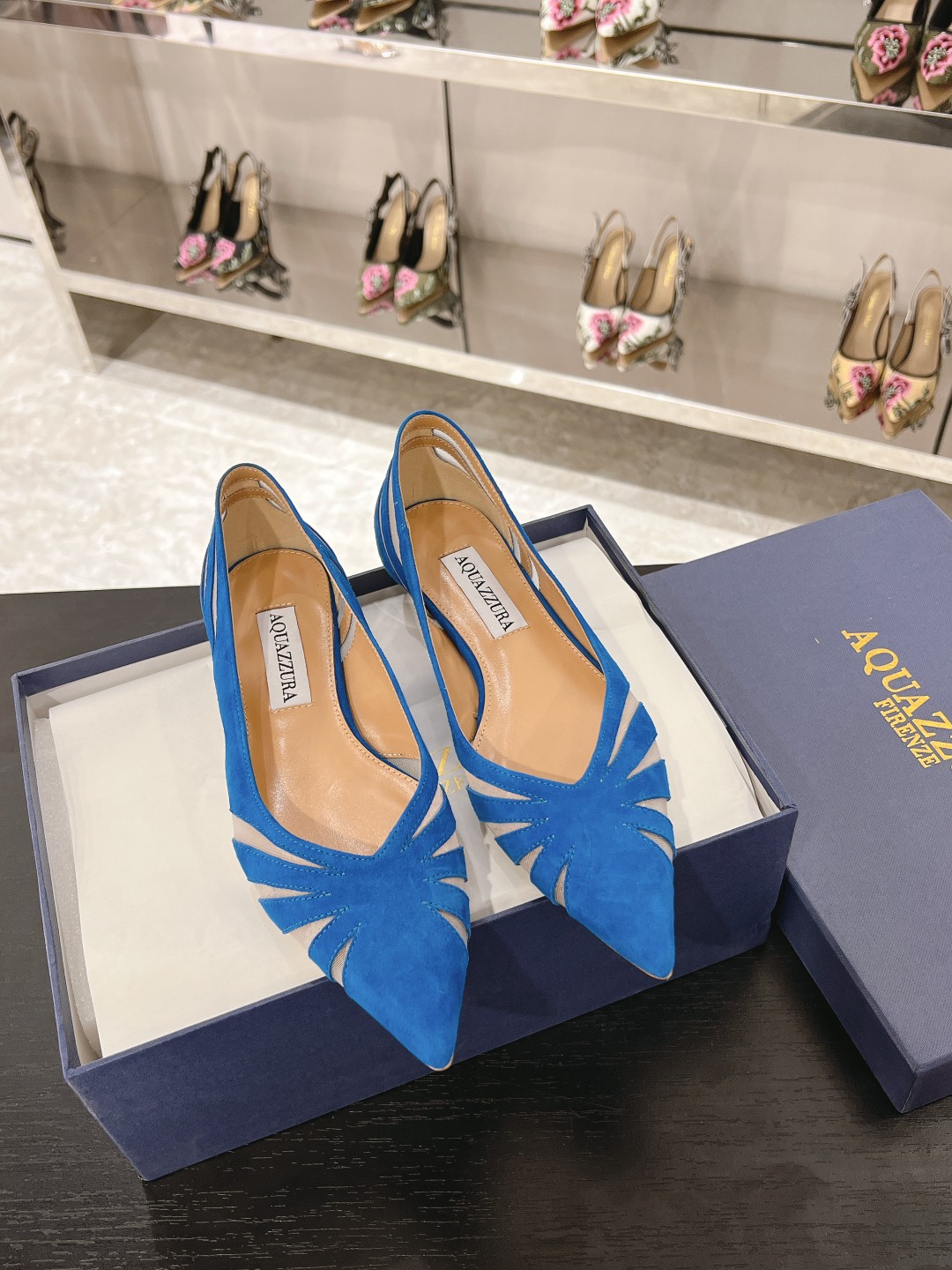 Aquazzura The Spy Flat: Italian-made, Floral Detail, Versatile Day-to-Night Shoe - 图片 5