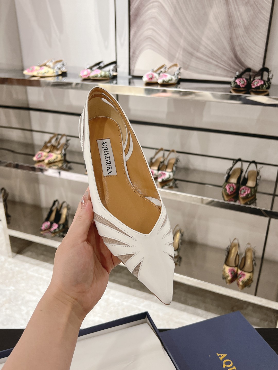 Aquazzura Spy Flat: Italian Cowhide Shoes with Metal Plating, Ideal for Day and Night - 图片 1