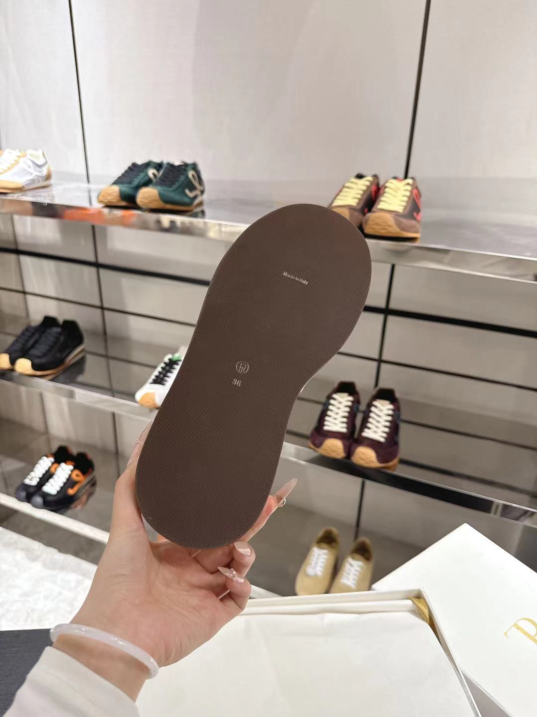 Unknown THE ROW 全掌船靴，2026早春最新欧风烟筒船靴。脚面双中空设计