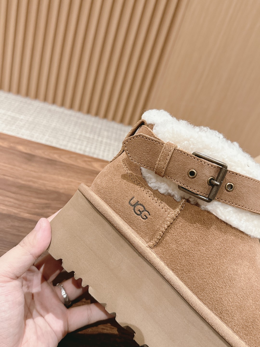 𝗨𝗚𝗚❥SNGG简介｜时尚厚底增高雪地靴check 你的随性复古棕色系look，点亮街头拿捏潮酷不费力~