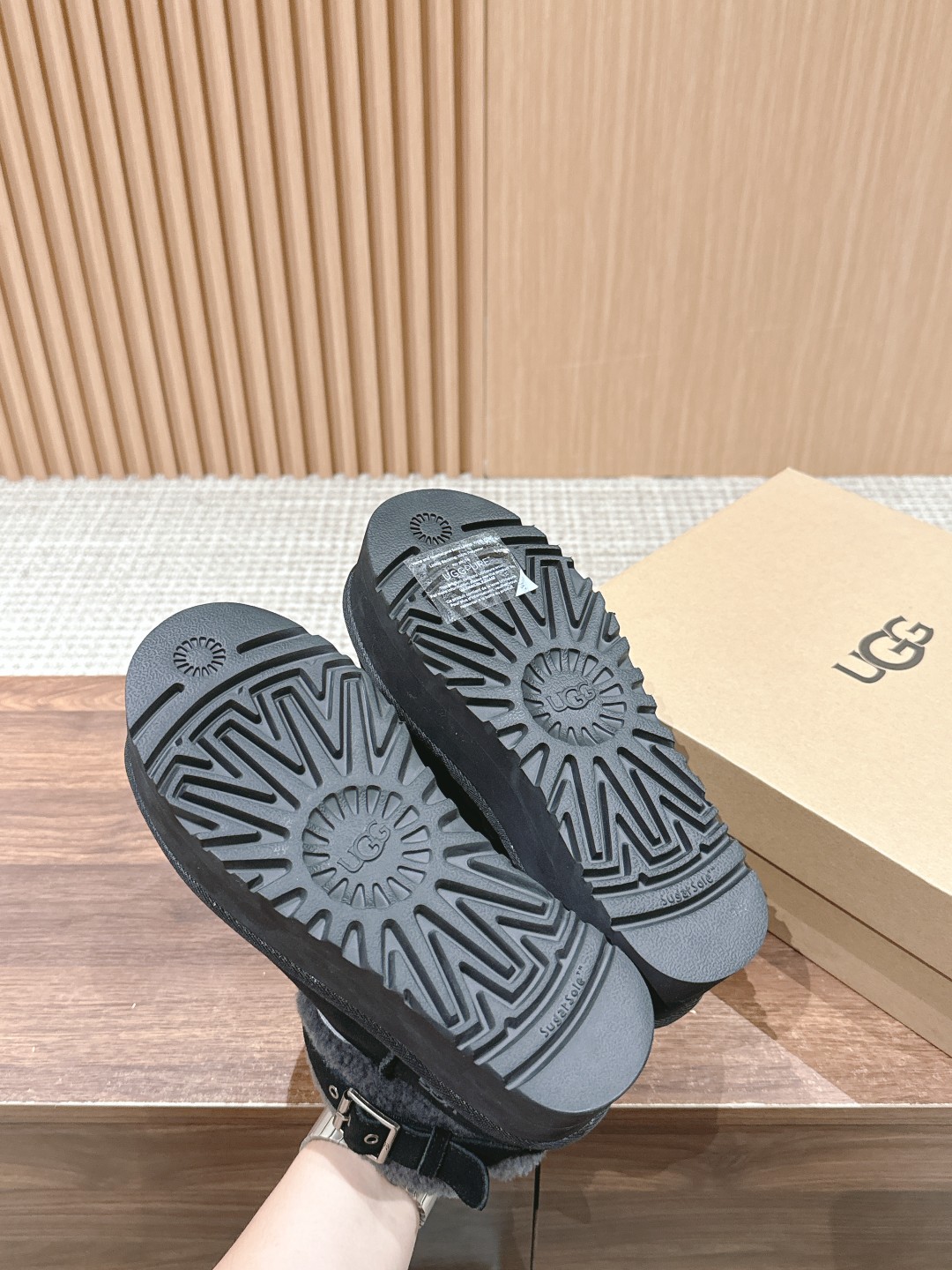 𝗨𝗚𝗚❥SNGG简介｜时尚厚底增高雪地靴check 你的随性复古棕色系look，点亮街头拿捏潮酷不费力~