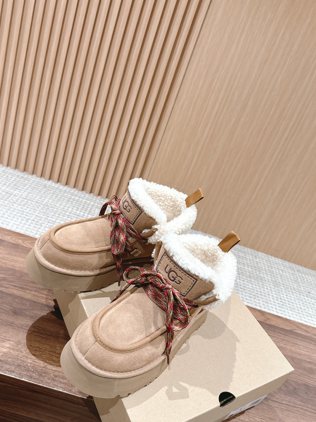 𝗨𝗚𝗚❥SNGG简介｜时尚厚底增高雪地靴check 你的随性复古棕色系look，点亮街头拿捏潮酷不费力~