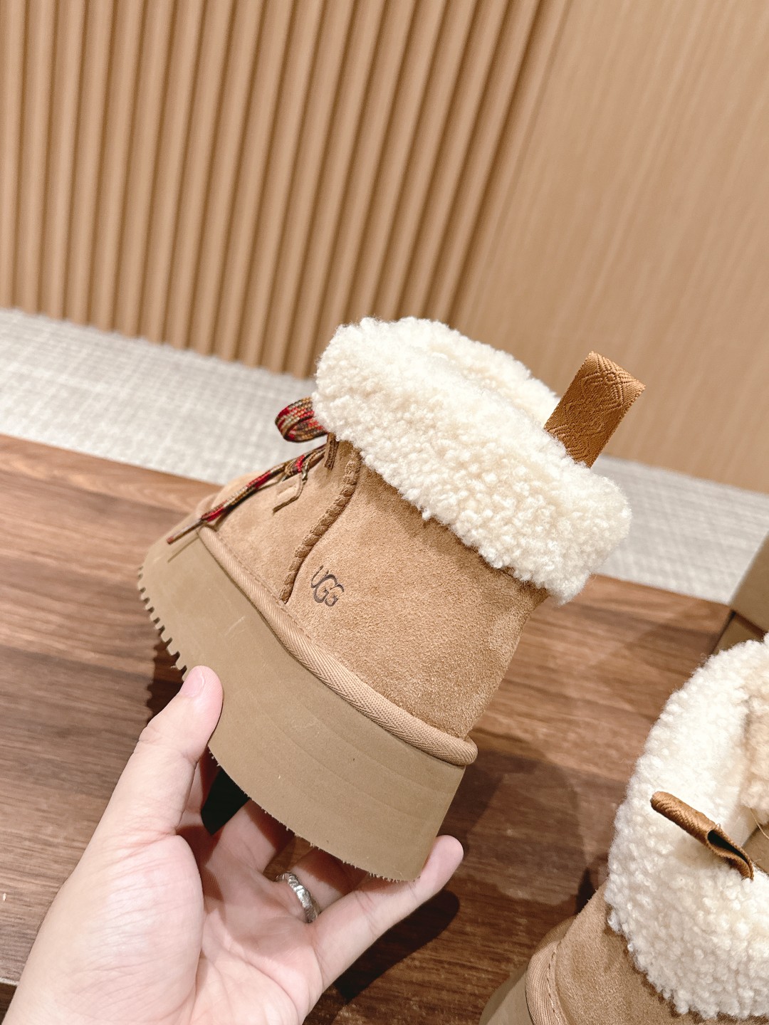 𝗨𝗚𝗚❥SNGG简介｜时尚厚底增高雪地靴check 你的随性复古棕色系look，点亮街头拿捏潮酷不费力~
