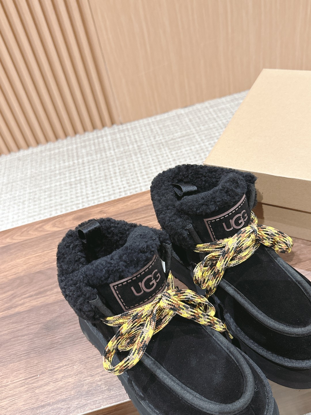 𝗨𝗚𝗚❥SNGG简介｜时尚厚底增高雪地靴check 你的随性复古棕色系look，点亮街头拿捏潮酷不费力~