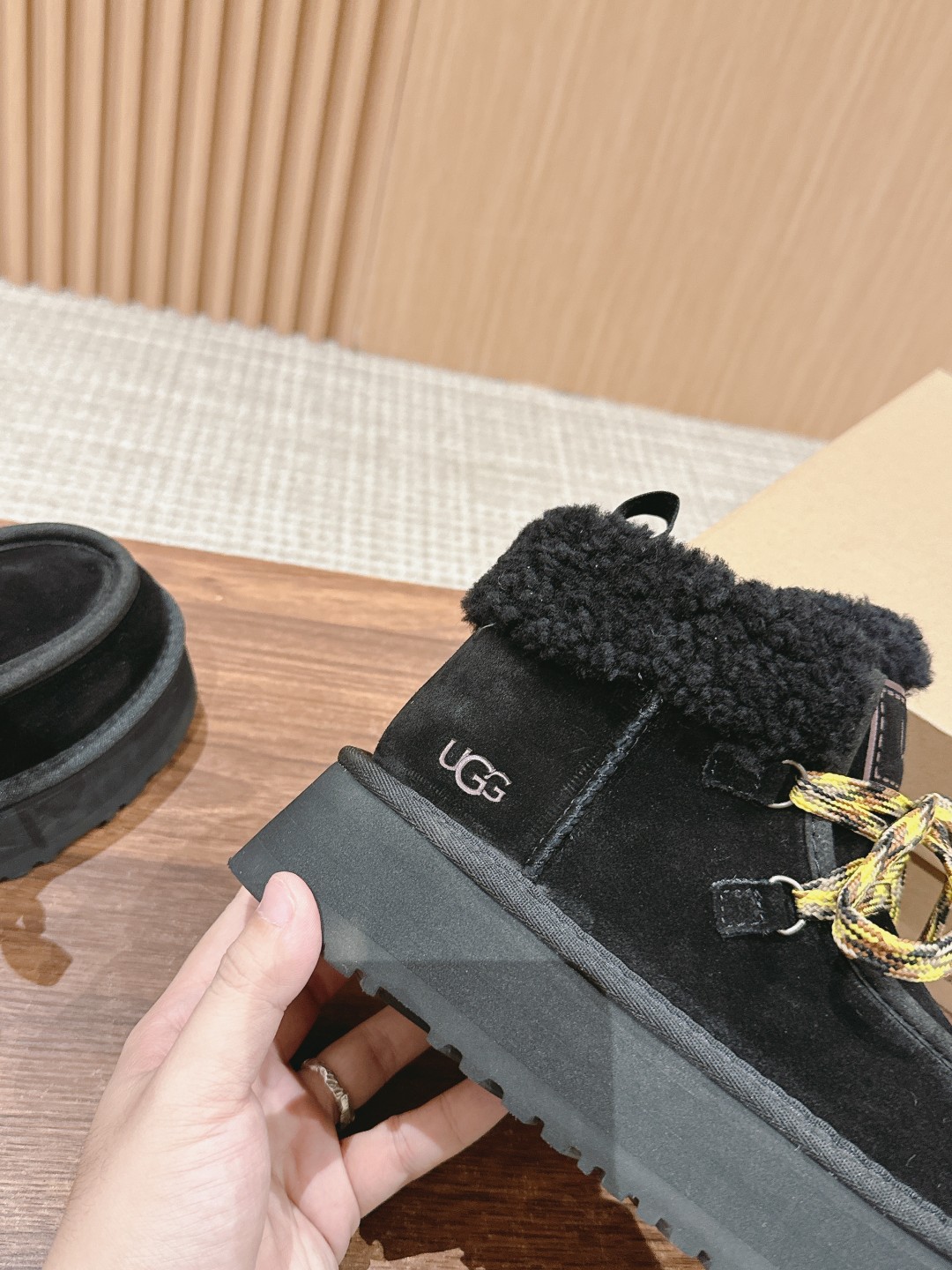 𝗨𝗚𝗚❥SNGG简介｜时尚厚底增高雪地靴check 你的随性复古棕色系look，点亮街头拿捏潮酷不费力~