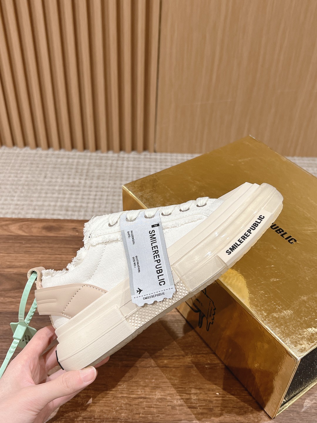 Exploring Time and Space: 70s Nostalgia in Smiler Republic’s Summit Collection - 图片 5