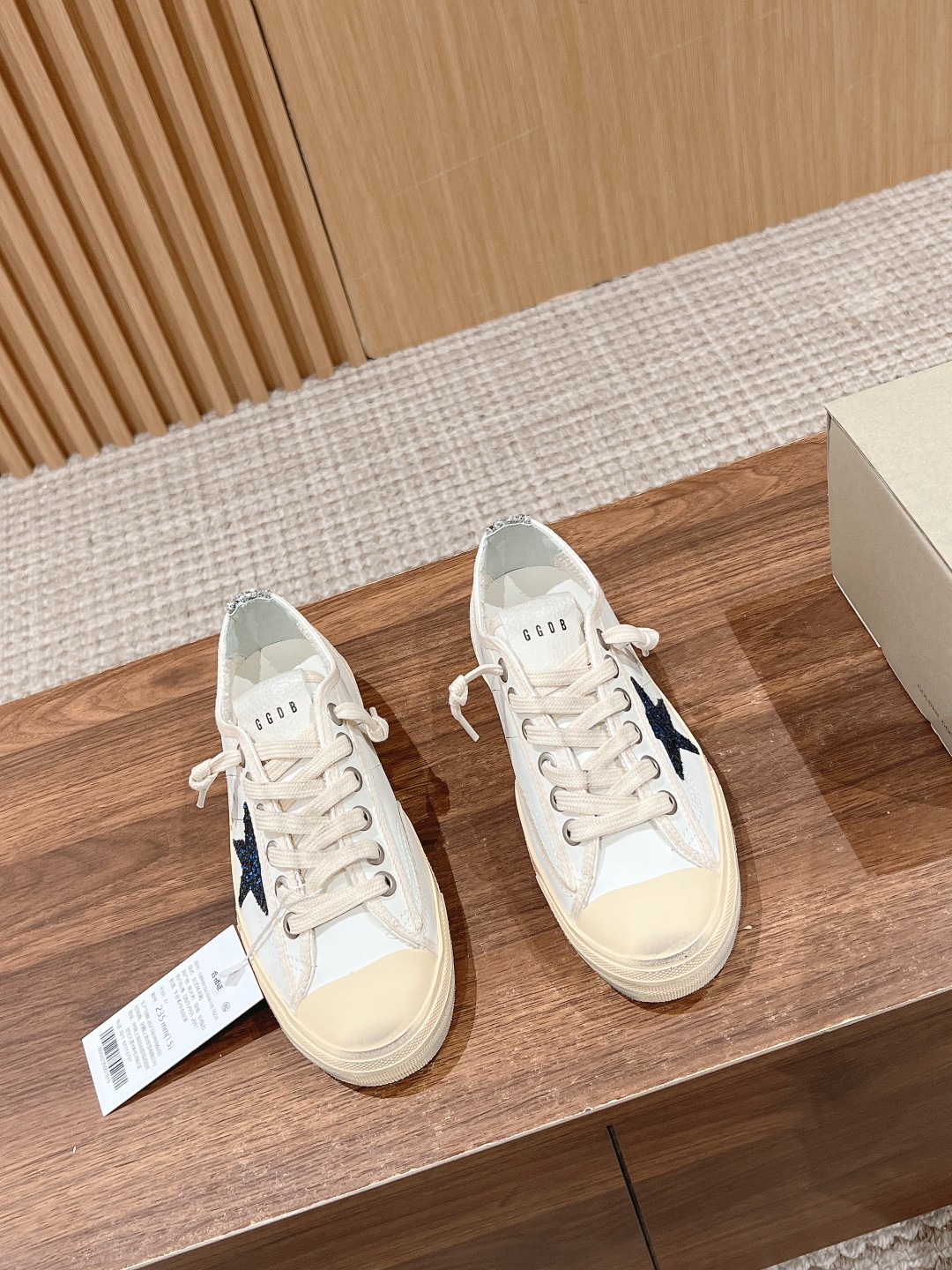 NO:174499,#Female model ★ -#｜Old retro small dirty shoes The exclusive three-layer sequin superposition process makes it shine in faint light!  Whoever wears it knows!  It flashed and exploded in the sunlight. The most eye-catching cub in the crowd is so versatile. The most important thing is that it is comfortable and easy to wear!  Peach pink sequins, really love it~ - MATERIAL Material - Upper Original Customized Greet Inner Imported Calfskin Outsole 1:1 Open molded outsole Heel height 2cm size 35~39 (40 custom made without return or exchange), casual shoes/sports shoes, sneakers, cowhide19860909#限女款 ★ -#｜做旧复古小脏鞋 独家三层亮片叠加工艺使得它微弱光线下都能闪闪发光！谁穿谁知道！在日光下更是闪到爆炸,人群中最亮眼的崽,还百搭的要命,最关键的是又舒服又好穿！蜜桃粉亮片,真的很爱～ - MATERIAL 材质 - 鞋面 原版定制格力特 内里 进口小牛皮 大底 1:1开模大底 跟高 2cm size 35~39（40定制不退换）,休闲鞋/运动鞋,sneakers,cowhide,Women's Shoes