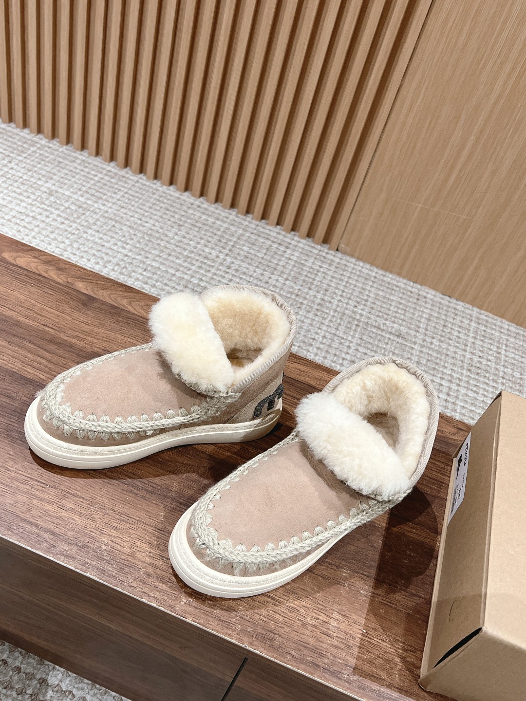 MOU Eskimo秋冬雪地靴 原始可爱的外观，纯手工钩织羊毛毛线🐑羊毛皮毛一体 保暖舒适加倍呵护双脚 冬天必备单品 麂