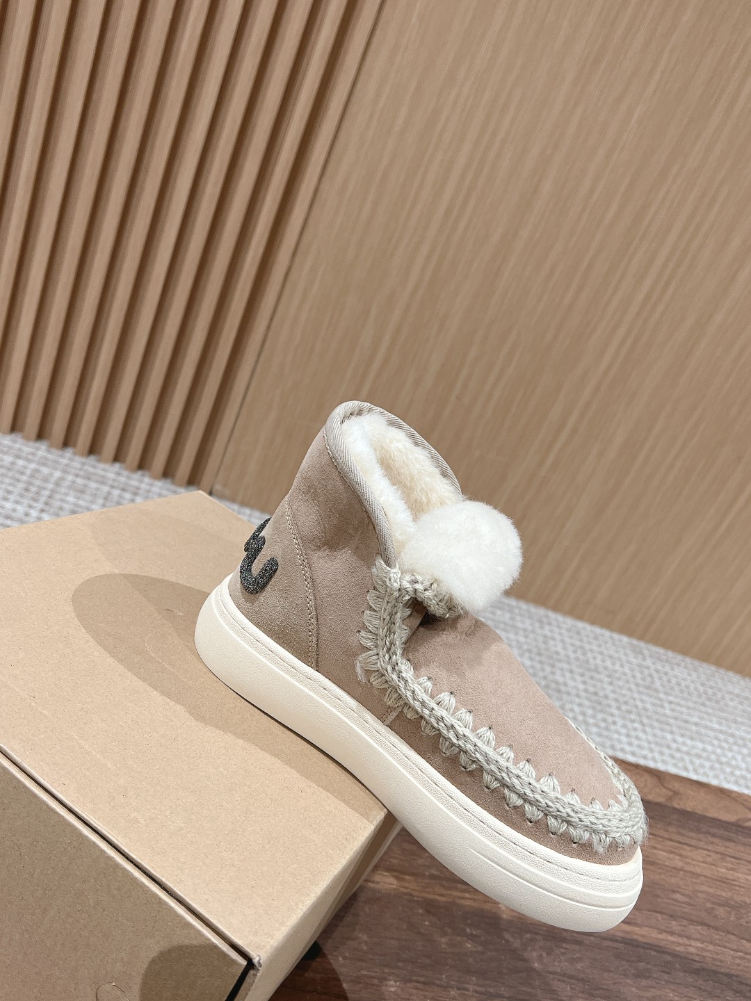 MOU Eskimo秋冬雪地靴 原始可爱的外观，纯手工钩织羊毛毛线🐑羊毛皮毛一体 保暖舒适加倍呵护双脚 冬天必备单品 麂