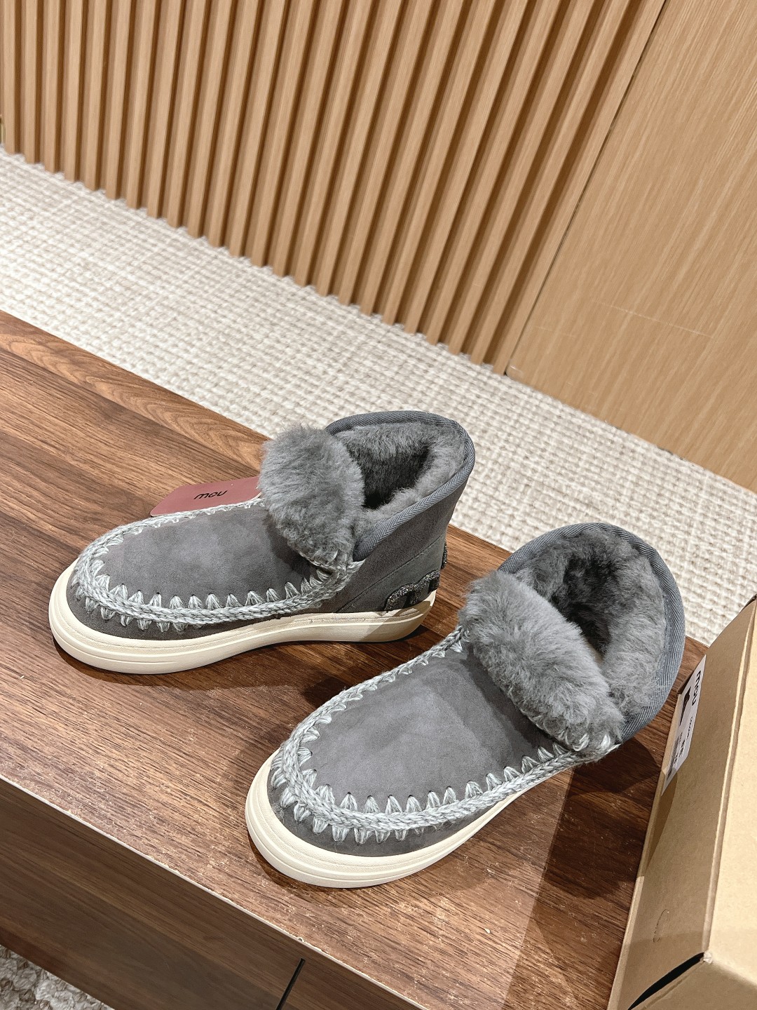 MOU Eskimo秋冬雪地靴 原始可爱的外观，纯手工钩织羊毛毛线🐑羊毛皮毛一体 保暖舒适加倍呵护双脚 冬天必备单品 麂