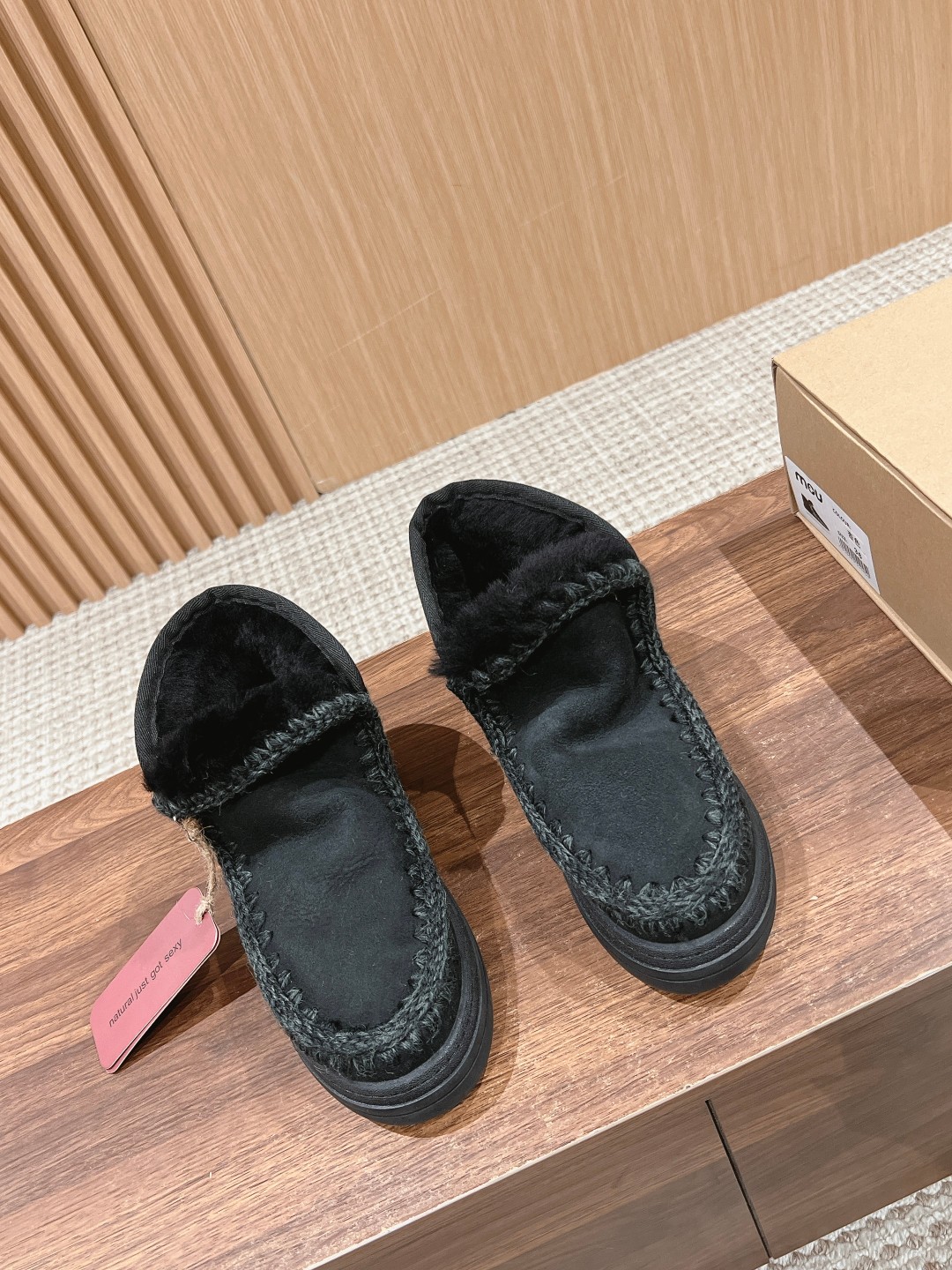 NO:559087,MOU Eskimo autumn and winter snow boots, original and cute appearance, pure hand-knitted wool, wool and fur, warm and comfortable, double the care of your feet, a must-have item for winter, suede material, original non-slip outsole Size35-41 (40/41 customized, non-returnable), snow boots, boots, chamois leather19860909MOU Eskimo秋冬雪地靴 原始可爱的外观,纯手工钩织羊毛毛线羊毛皮毛一体 保暖舒适加倍呵护双脚 冬天必备单品 麂皮材质 原版防滑大底 Size35-41（40/41定做不退换）,雪地靴,boots,chamois leather,Women's Shoes