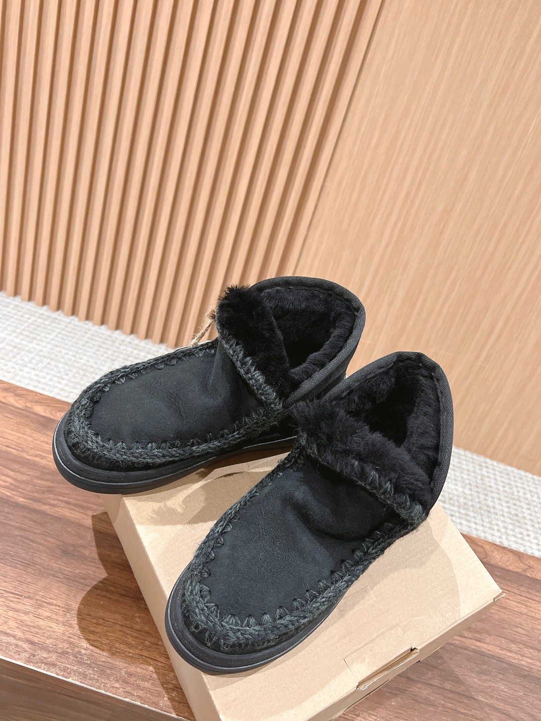MOU Eskimo秋冬雪地靴 原始可爱的外观，纯手工钩织羊毛毛线🐑羊毛皮毛一体 保暖舒适加倍呵护双脚 冬天必备单品 麂