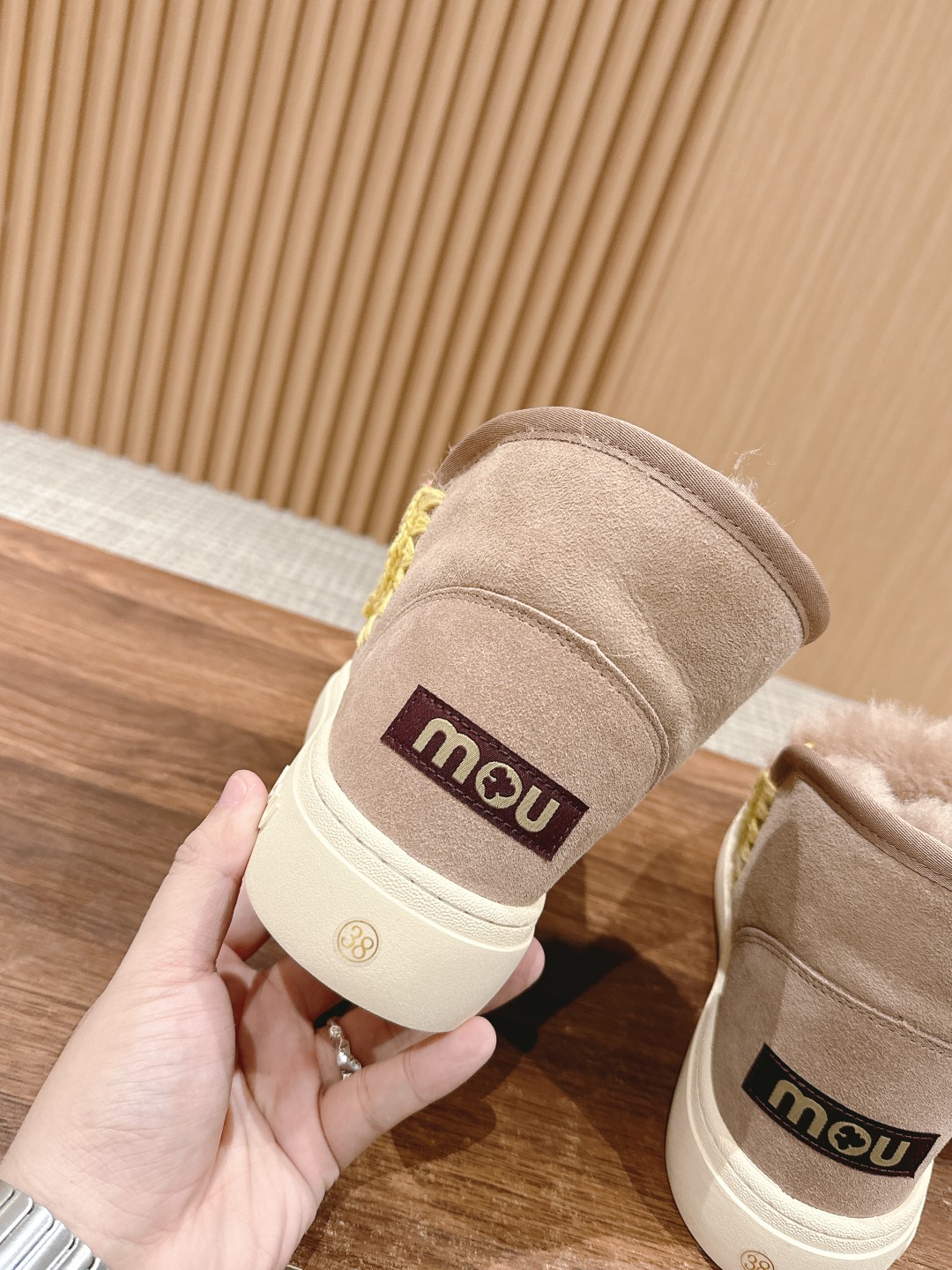 MOU Eskimo秋冬雪地靴 原始可爱的外观，纯手工钩织羊毛毛线🐑羊毛皮毛一体 保暖舒适加倍呵护双脚 冬天必备单品 麂