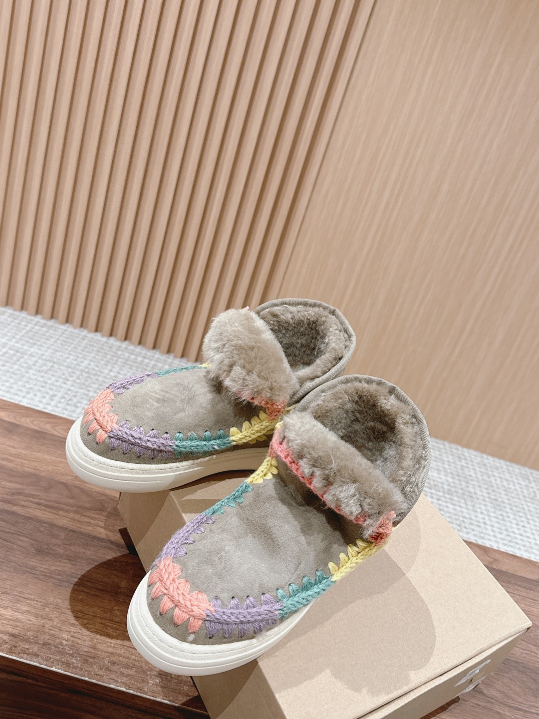 MOU Eskimo秋冬雪地靴 原始可爱的外观，纯手工钩织羊毛毛线🐑羊毛皮毛一体 保暖舒适加倍呵护双脚 冬天必备单品 麂