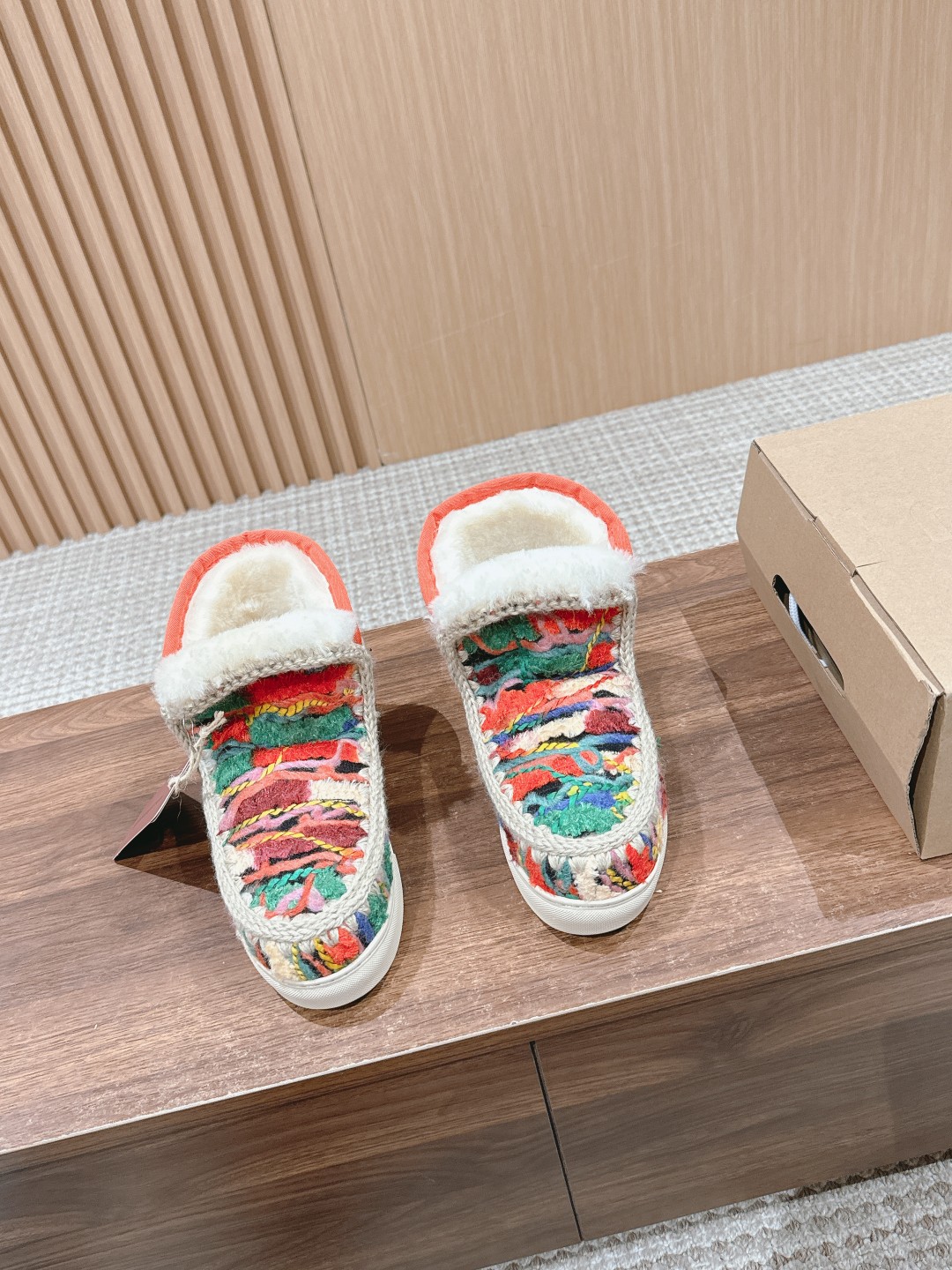 NO:559090,MOU Eskimo autumn and winter snow boots, original and cute appearance, pure hand-knitted wool, wool and fur, warm and comfortable, double the care of your feet, a must-have item for winter, suede material, original non-slip outsole Size35-41 (40/41 customized, non-returnable), snow boots, boots, chamois leather19860909MOU Eskimo秋冬雪地靴 原始可爱的外观,纯手工钩织羊毛毛线羊毛皮毛一体 保暖舒适加倍呵护双脚 冬天必备单品 麂皮材质 原版防滑大底 Size35-41（40/41定做不退换）,雪地靴,boots,chamois leather,Women's Shoes