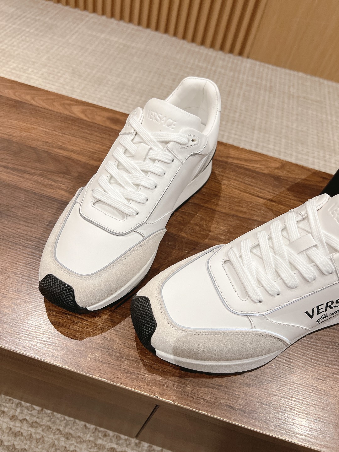Trendy Versace Milano Logo Men’s Shoes with Barlock-Skinned Design in Youthful Style - 图片 6