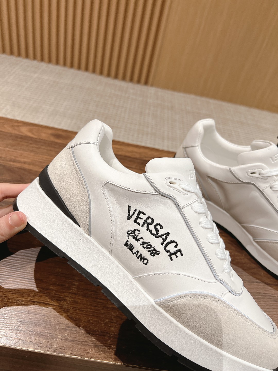 Trendy Versace Milano Logo Men’s Shoes with Barlock-Skinned Design in Youthful Style - 图片 8