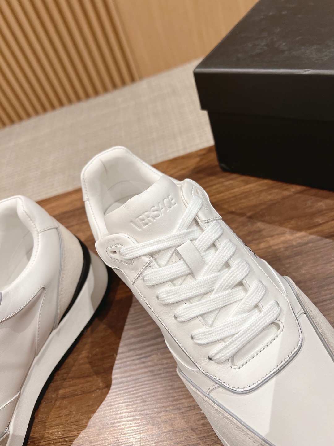 Trendy Versace Milano Logo Men’s Shoes with Barlock-Skinned Design in Youthful Style - 图片 7