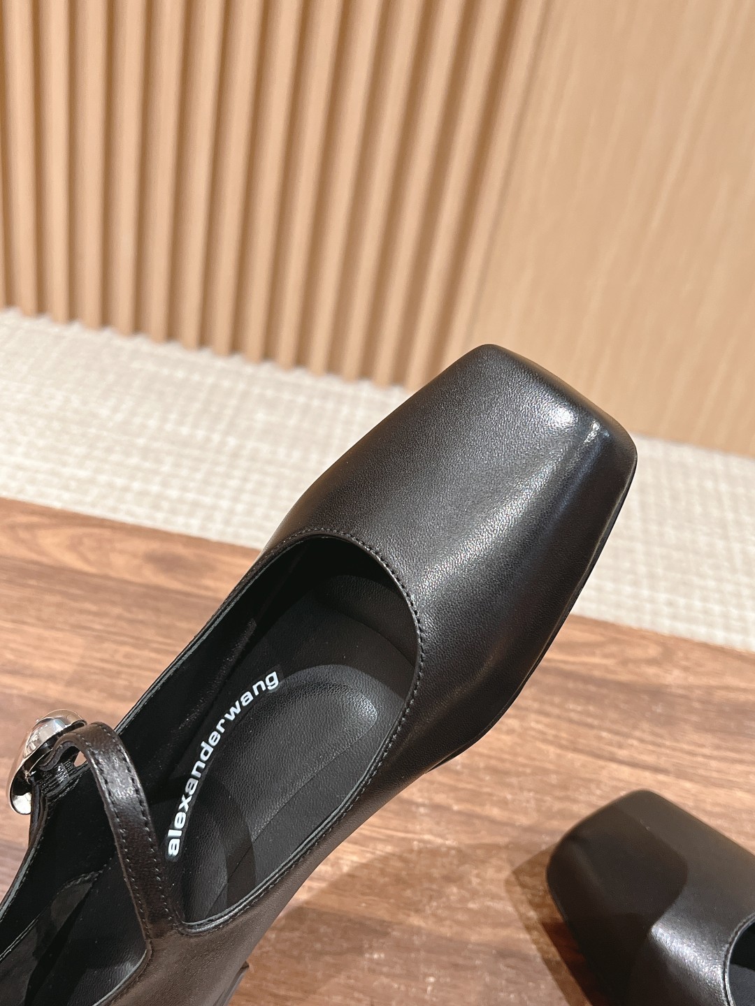 Alexander Wang’s Stylish Water Drilling Shoes: Perfect 4-Season Retrospect. - 图片 6