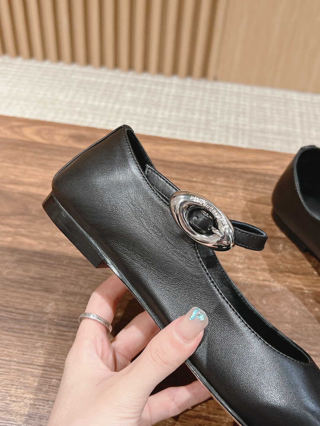 Alexander Wang’s Stylish Water Drilling Shoes: Perfect 4-Season Retrospect. - 图片 7