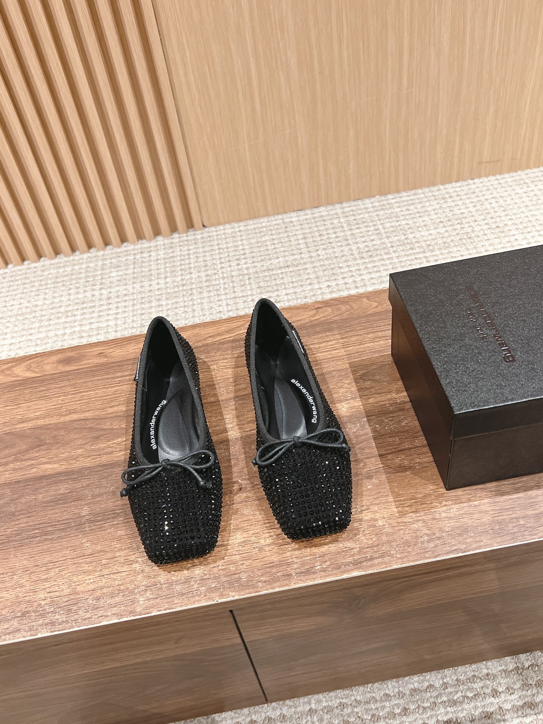 Alexander Wang’s Retro-Orthodox Drilling Shoes: Perfect for Every Season - 图片 1