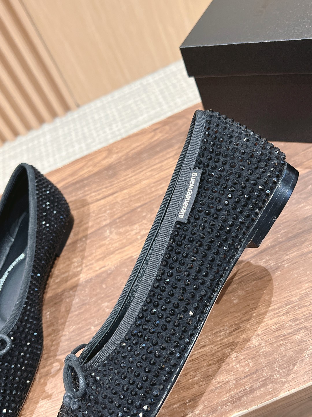 Alexander Wang’s Retro-Orthodox Drilling Shoes: Perfect for Every Season - 图片 8