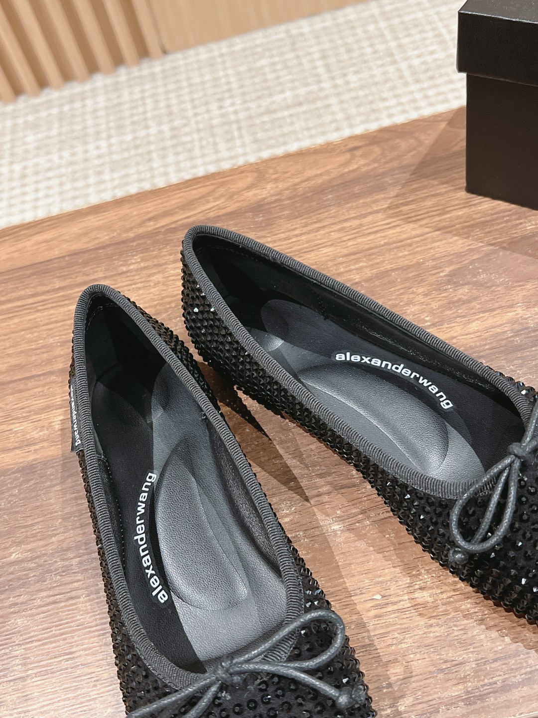 Alexander Wang’s Retro-Orthodox Drilling Shoes: Perfect for Every Season - 图片 7