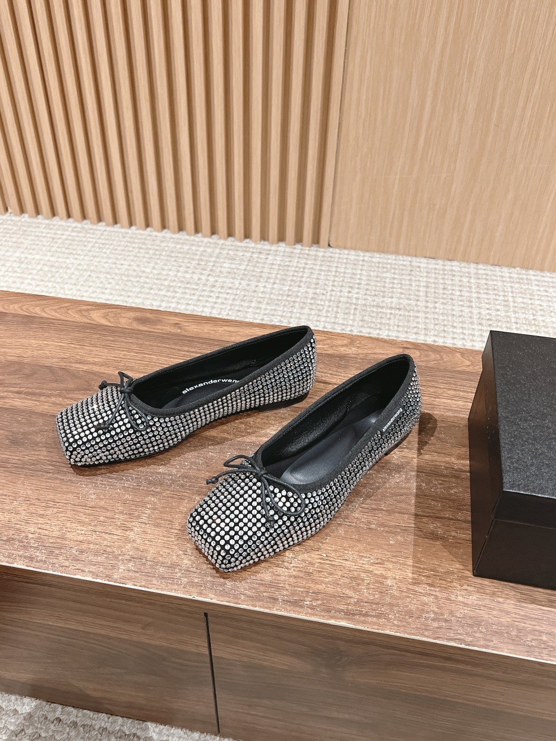 Retro-Orthodox Alexander Wang Drilling Shoes: Perfect for Every Season - 图片 2
