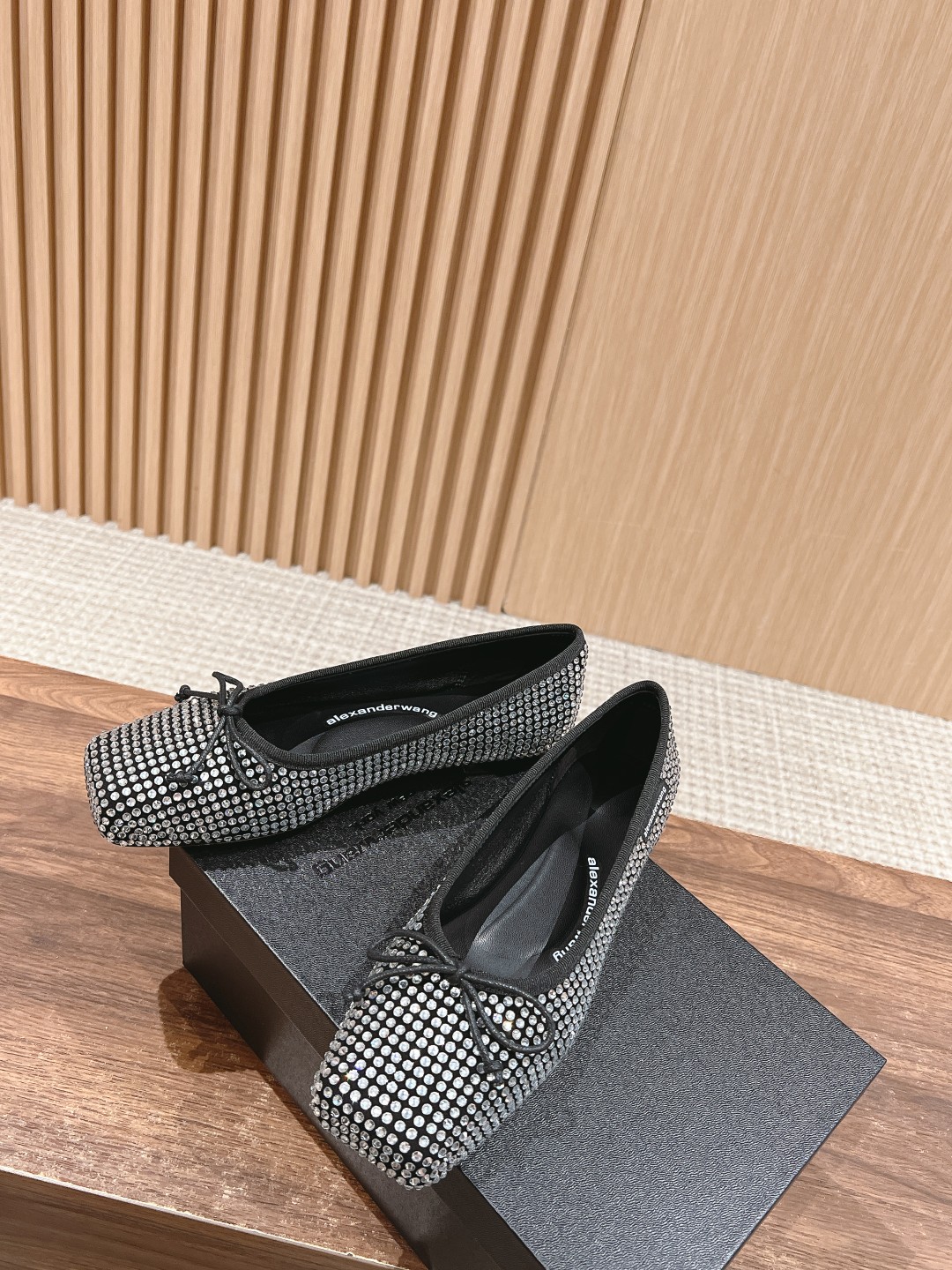 Retro-Orthodox Alexander Wang Drilling Shoes: Perfect for Every Season - 图片 4