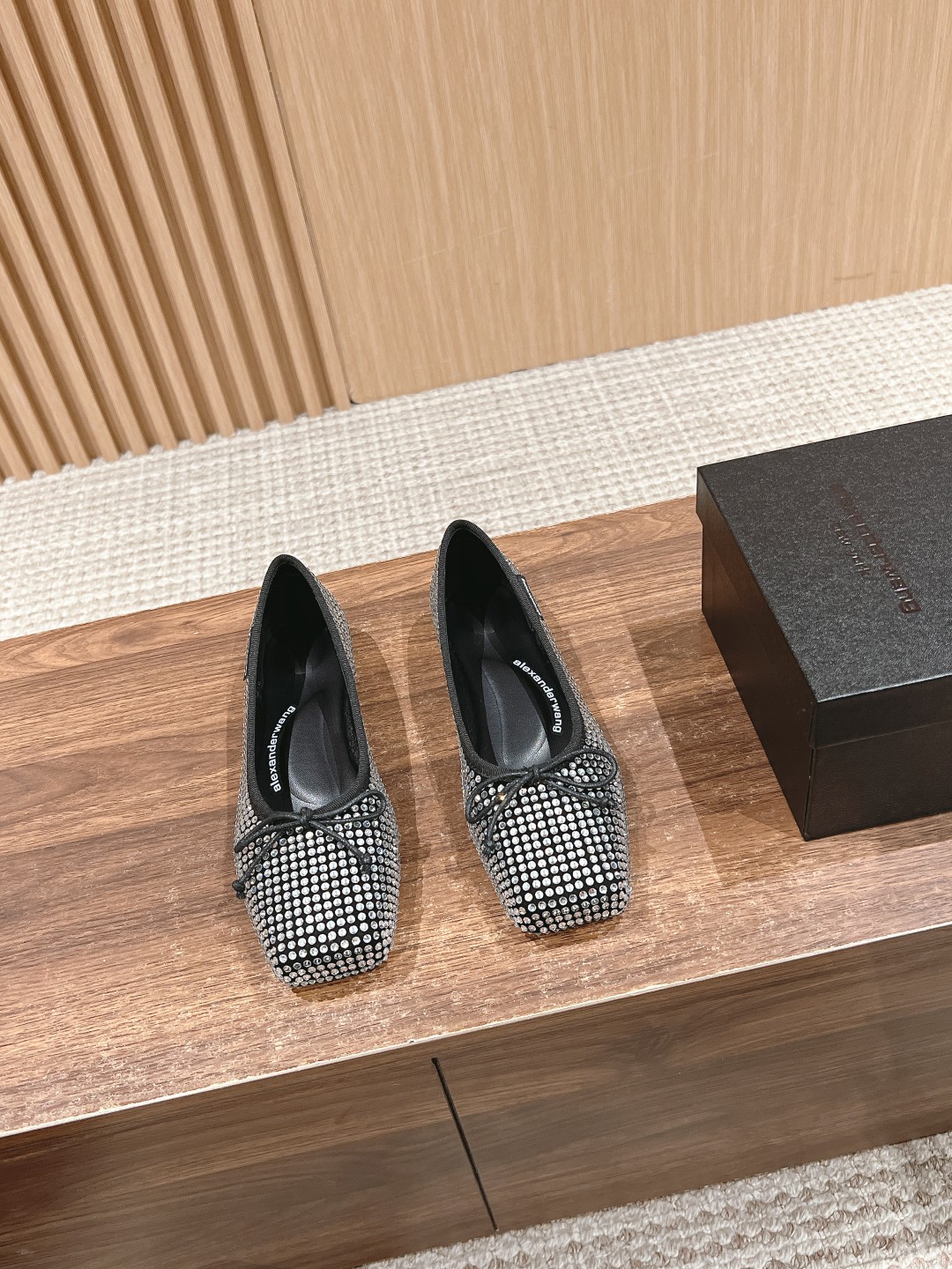 Retro-Orthodox Alexander Wang Drilling Shoes: Perfect for Every Season - 图片 1