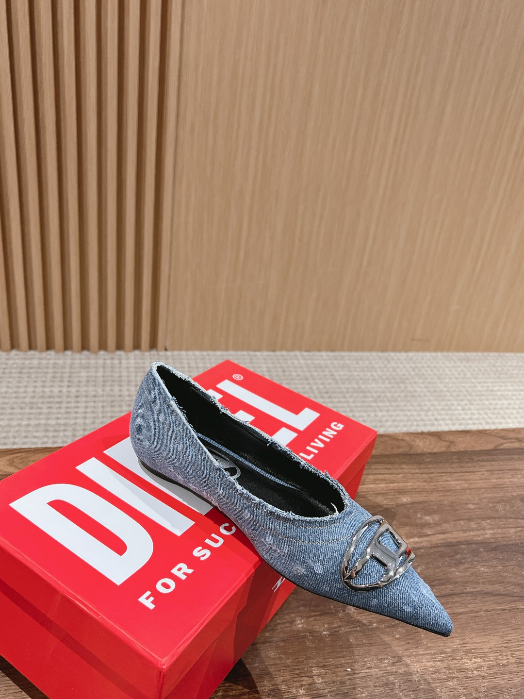“Stylish DIESEL# Disai Metal Pointy Soles: Fashionable, Comfortable, and Personalized!” - 图片 3