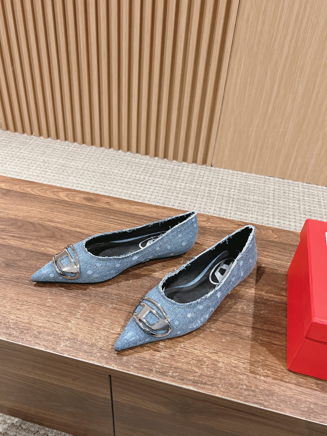 “Stylish DIESEL# Disai Metal Pointy Soles: Fashionable, Comfortable, and Personalized!” - 图片 2
