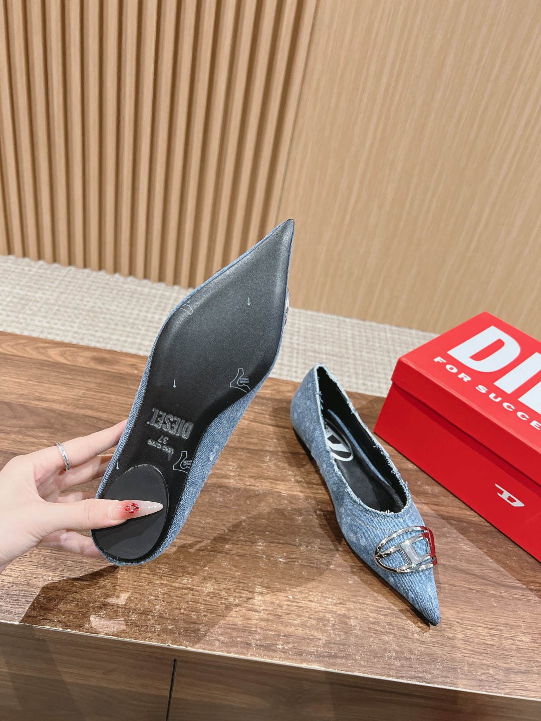 “Stylish DIESEL# Disai Metal Pointy Soles: Fashionable, Comfortable, and Personalized!” - 图片 9