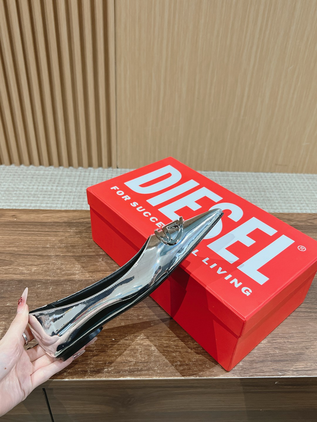 “Stylish 725 Diesel Disai Metal Pointy Sole Shoe: Fashionable Comfort and Height” - 图片 5