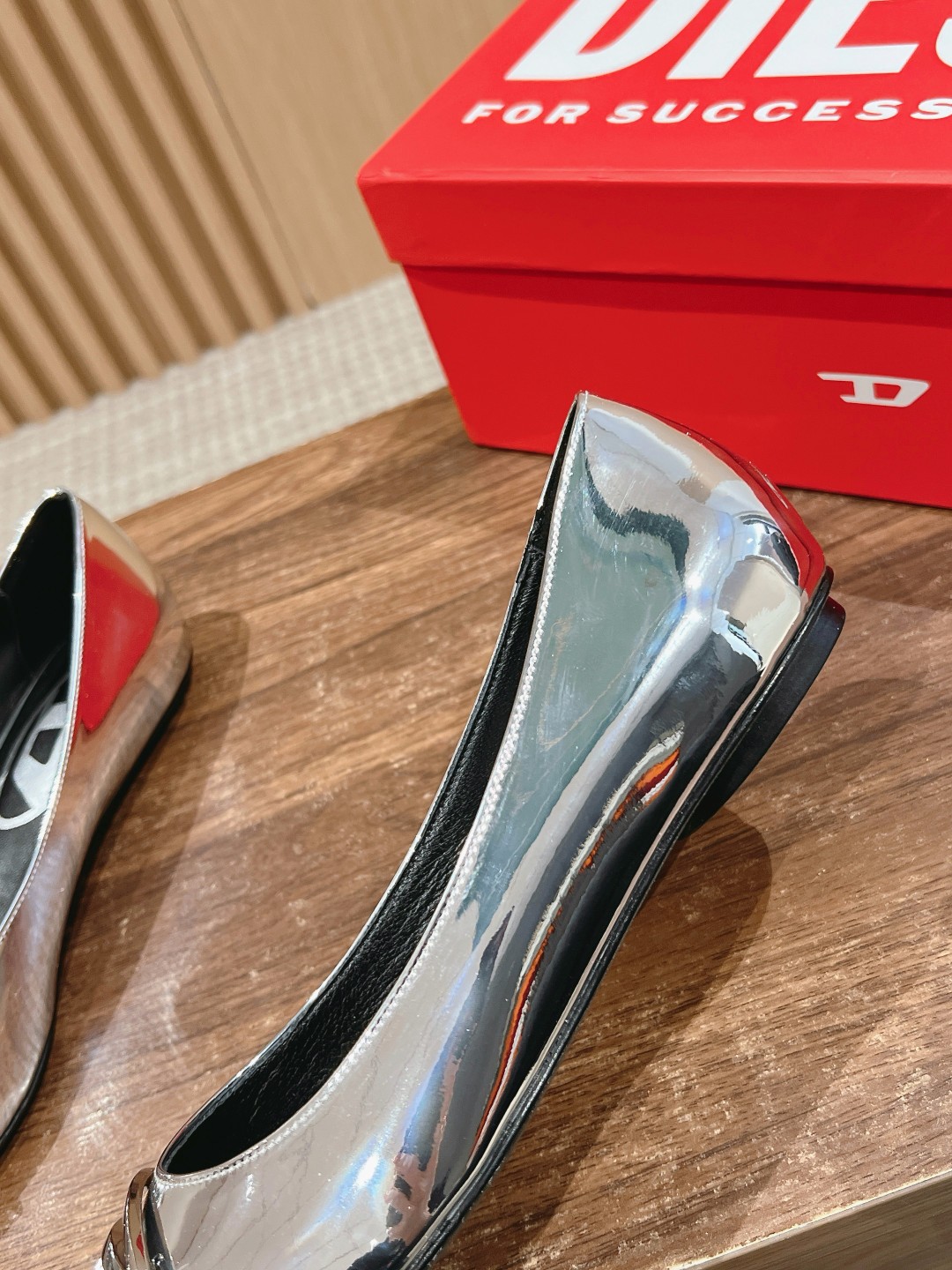 “Stylish 725 Diesel Disai Metal Pointy Sole Shoe: Fashionable Comfort and Height” - 图片 8
