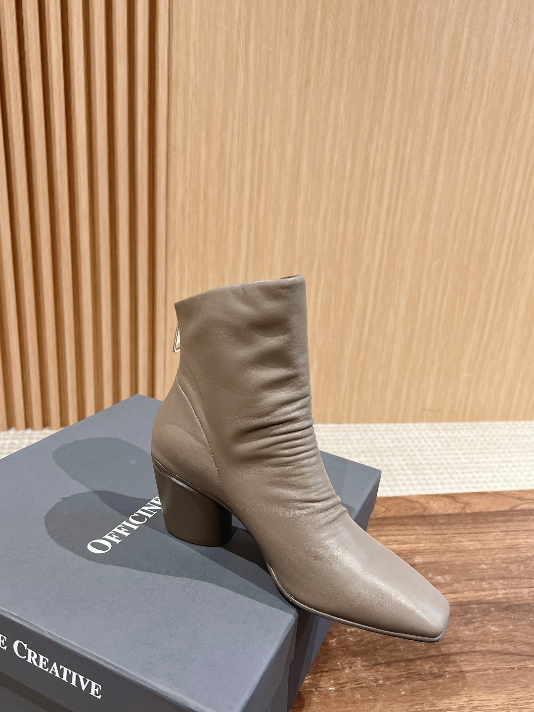 Handmade Wrinkled Leather Short Boots by Officine Creative: Italian Craftsmanship and Sophisticated Design - 图片 3