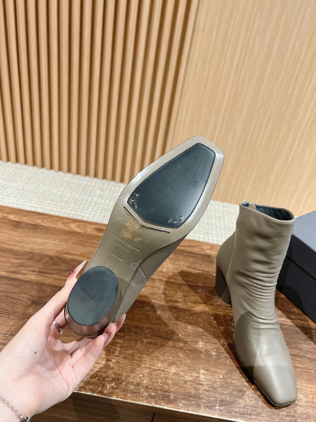 Handmade Wrinkled Leather Short Boots by Officine Creative: Italian Craftsmanship and Sophisticated Design - 图片 9