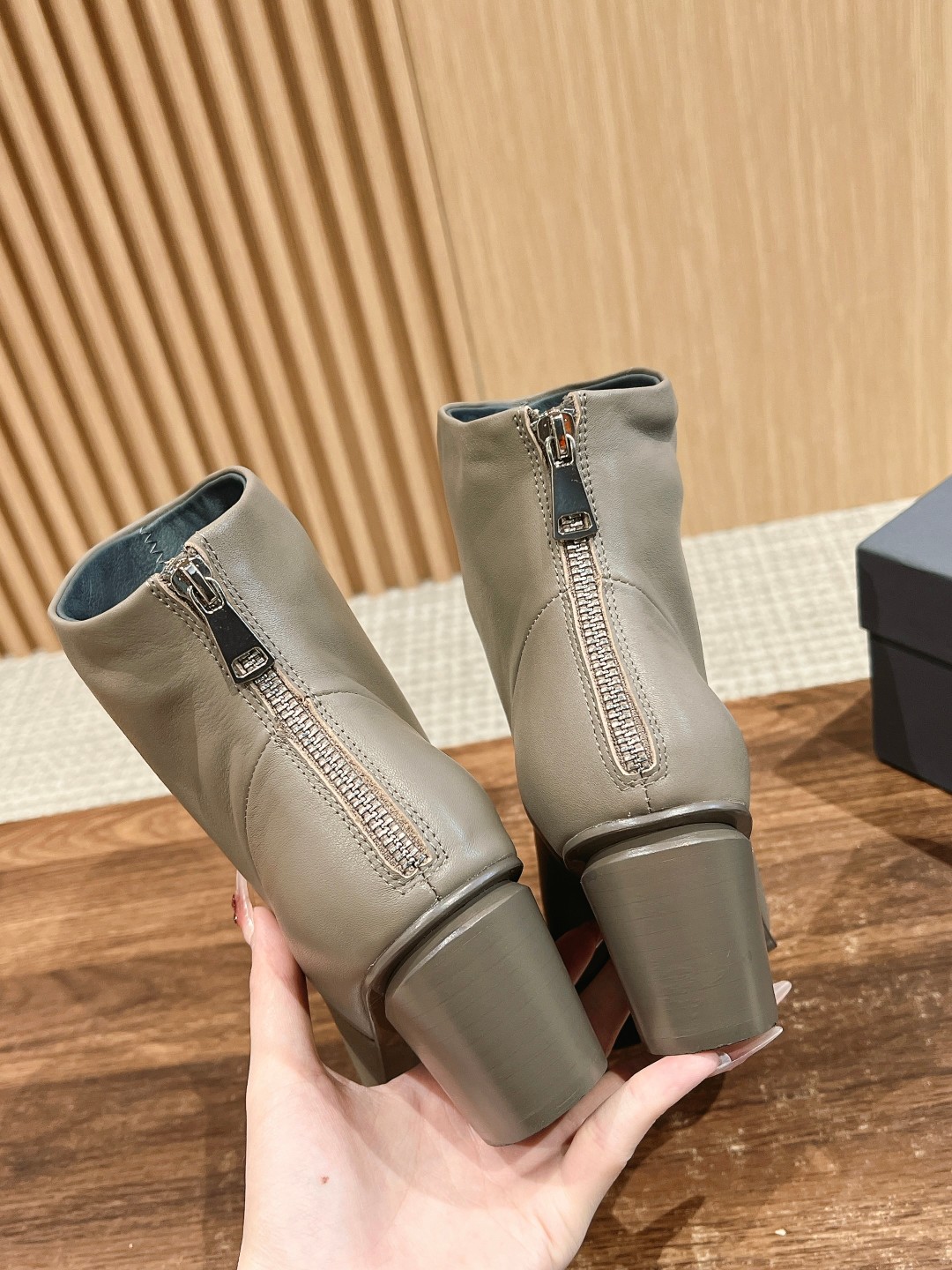 Handmade Wrinkled Leather Short Boots by Officine Creative: Italian Craftsmanship and Sophisticated Design - 图片 8
