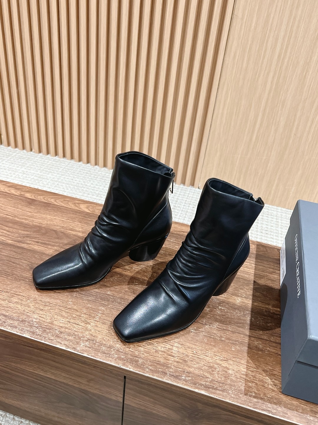 Officine Creative 24A Handmade Wrinkled Leather Boots: Italian Craftsmanship and Sophisticated Design - 图片 2