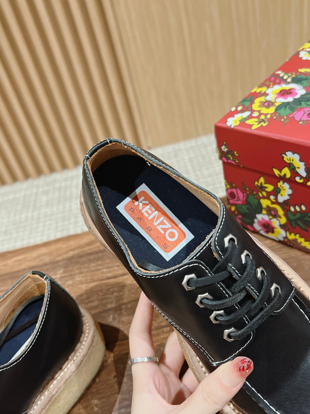 Kenzo Takada’s Unique Kangaroo Shoes and Nigo’s Stylish Short Boots on Thick Base - 图片 9