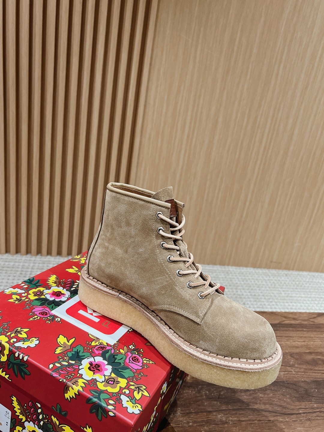 Kenzo Takada’s Unique Kangaroo Shoes: Comfortable Aesthetics in 360 Degrees - 图片 3