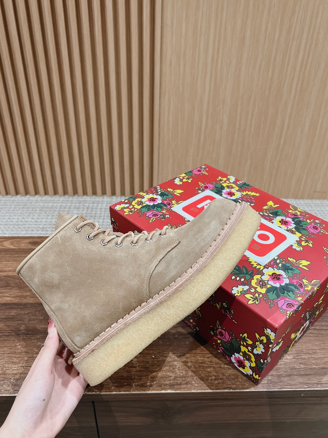 Kenzo Takada’s Unique Kangaroo Shoes: Comfortable Aesthetics in 360 Degrees - 图片 5