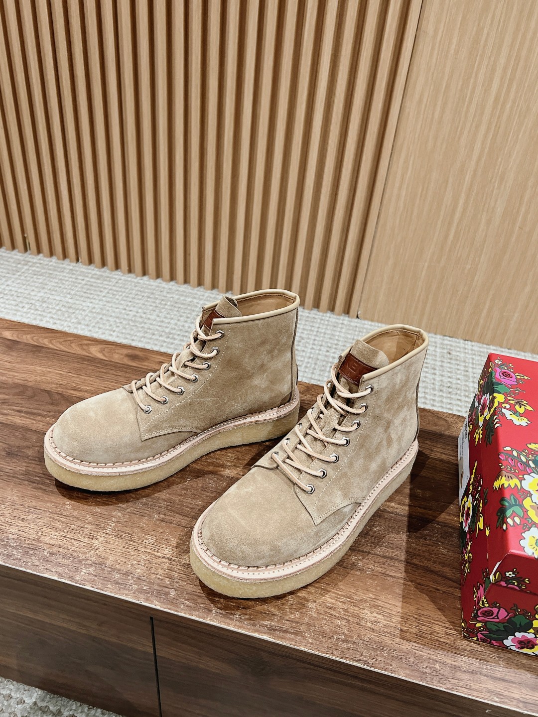 Kenzo Takada’s Unique Kangaroo Shoes: Comfortable Aesthetics in 360 Degrees - 图片 2