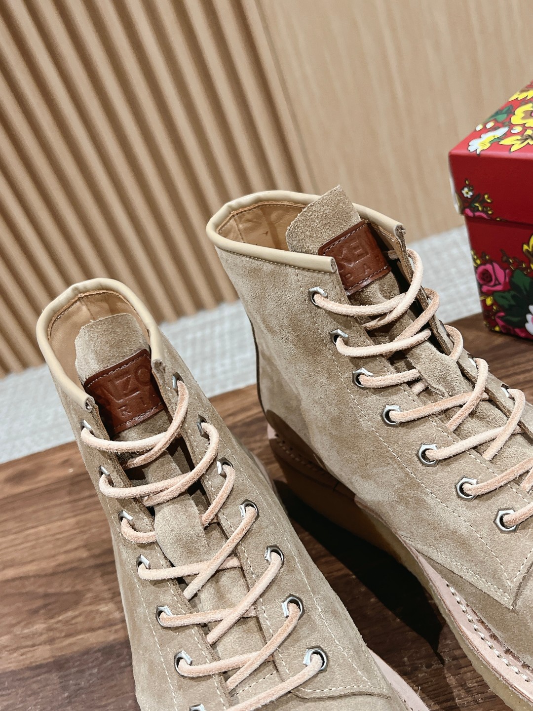 Kenzo Takada’s Unique Kangaroo Shoes: Comfortable Aesthetics in 360 Degrees - 图片 8