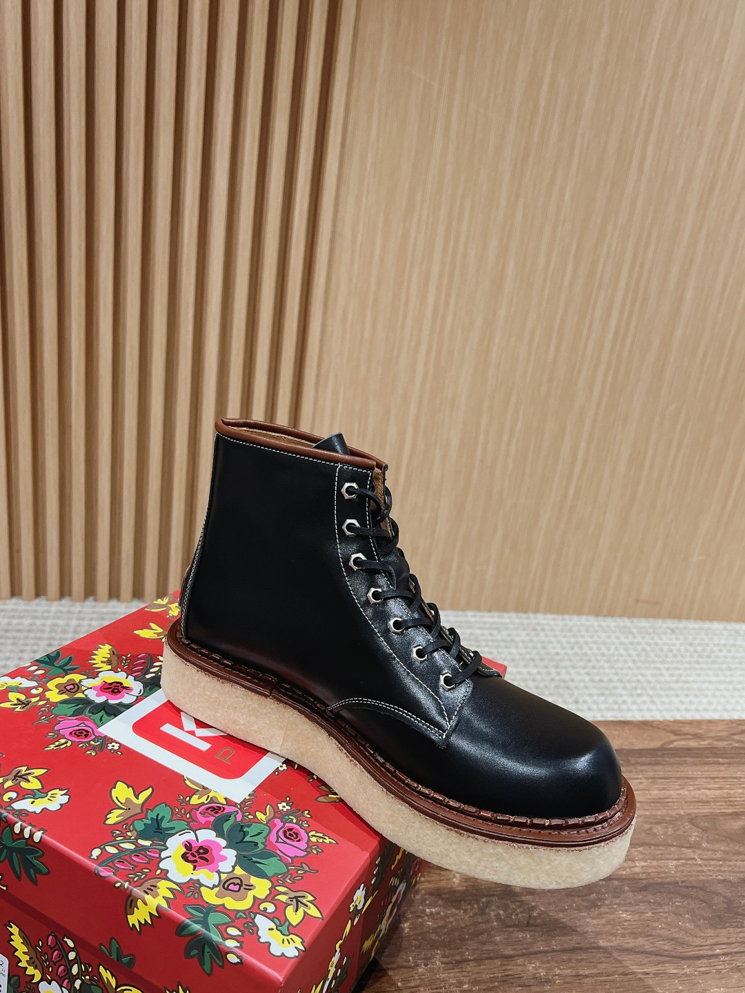 Kenzo Takada Kangaroo Shoe: Comfortable Geisha-inspired Design with Unique Aesthetics - 图片 3